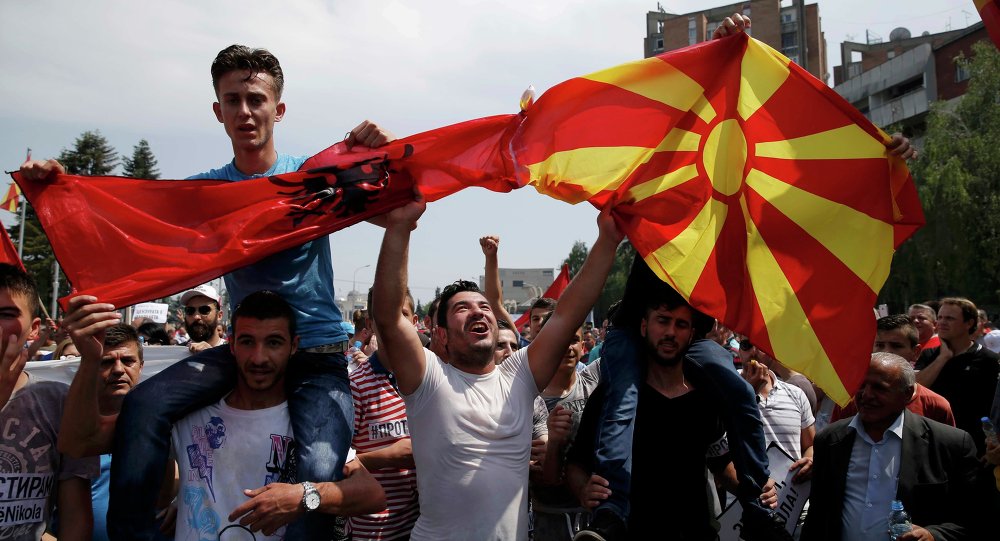 Χάος στα Σκόπια: Τα…  «Μακεδονικά Λιοντάρια» απειλούν τη ζωή του ηγέτη των Αλβανών