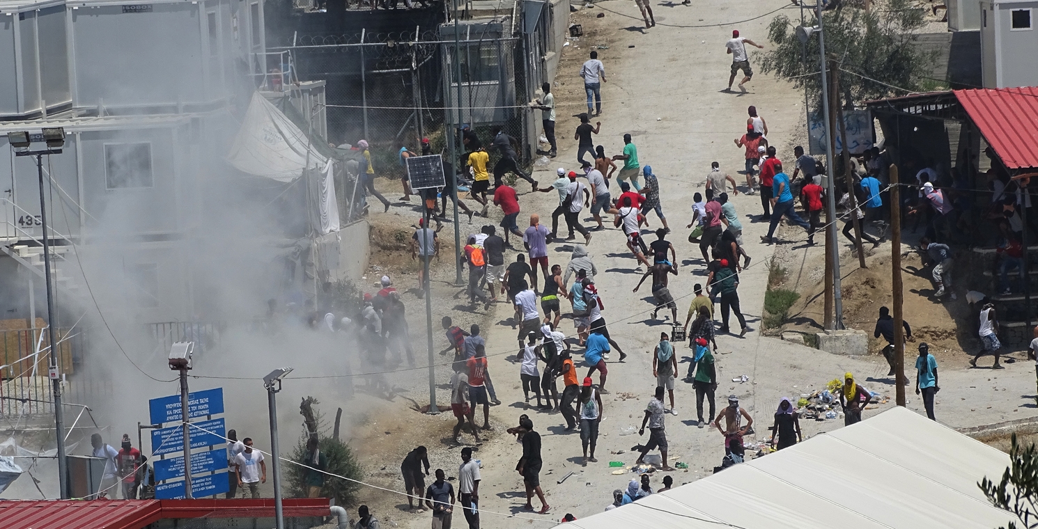 Ουρές χιλιομέτρων στην Αθηνών-Λαμίας: Αλλοδαποί έκλεισαν το δρόμο – Επιτέθηκαν εναντίον οδηγών! (βίντεο)