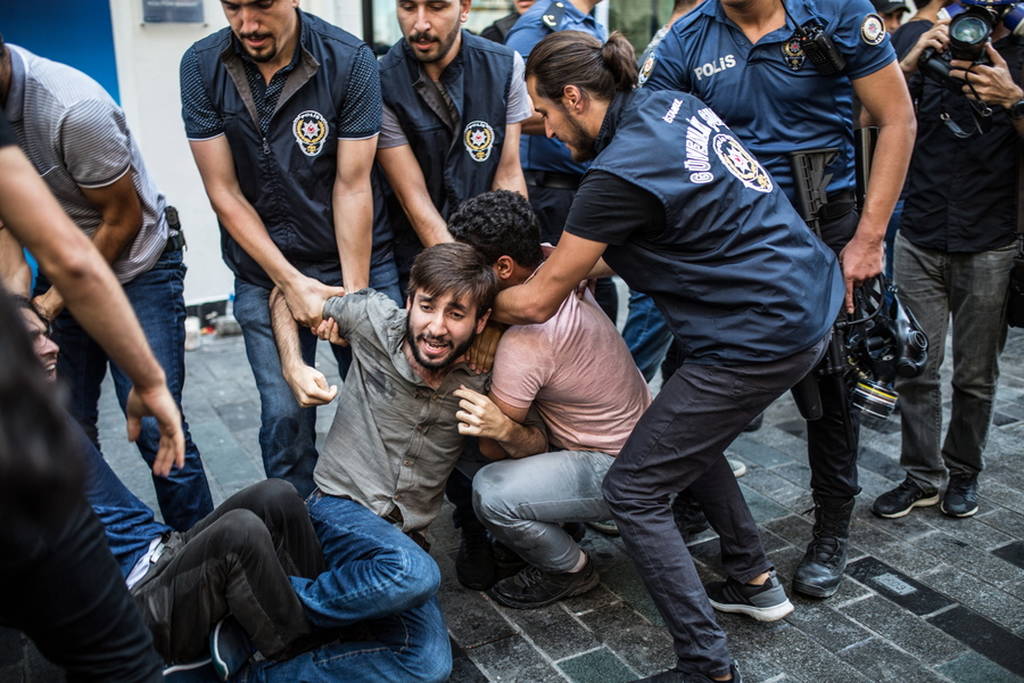 Άγριο σκηνικό στη Τουρκία: Ο Ερντογάν διέλυσε διαδήλωση για τους αγνοούμενους (φωτό – βίντεο)