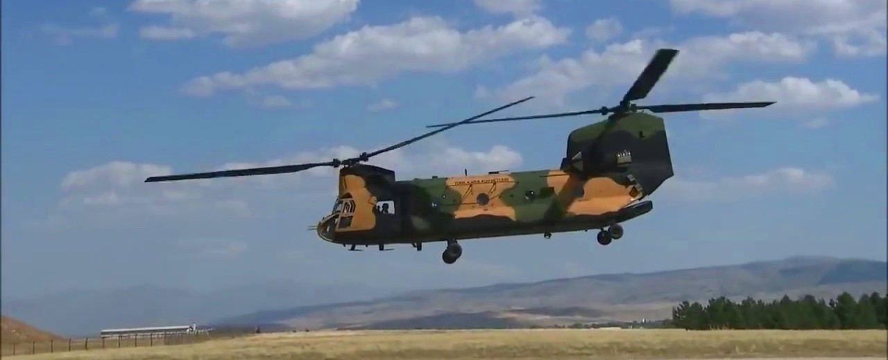 «Διπρόσωπες» οι ΗΠΑ: Υπογράφουν εμπάργκο όπλων & μετά παραδίδουν CH-47 Chinook στην Τουρκία για αποβάσεις στα νησιά!