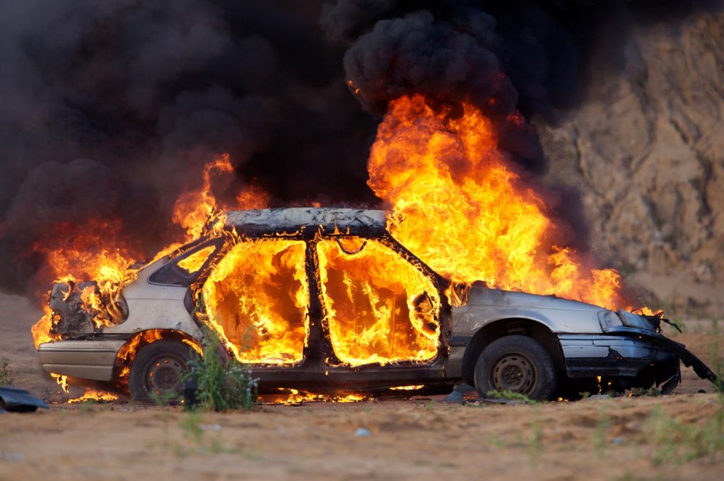 Μύκονος: Αυτοκίνητο έγινε παρανάλωμα του πυρός εν κινήσει