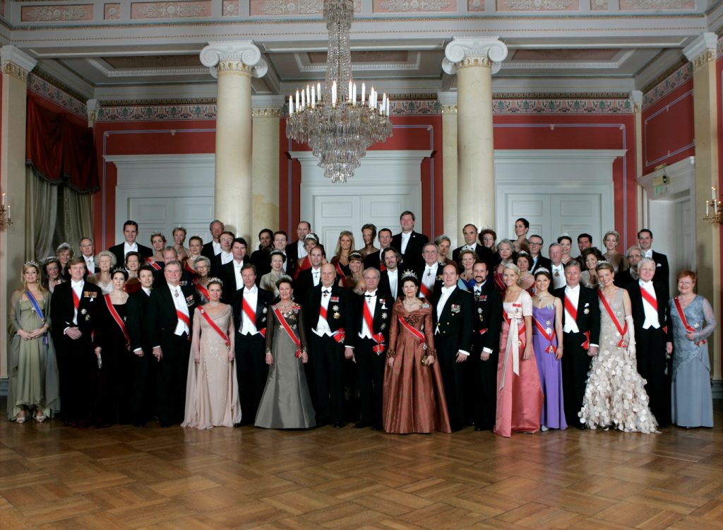 Σπάνιες εικόνες από την εκατονταετηρίδα της ελληνικής βασιλικής δυναστείας το 1963