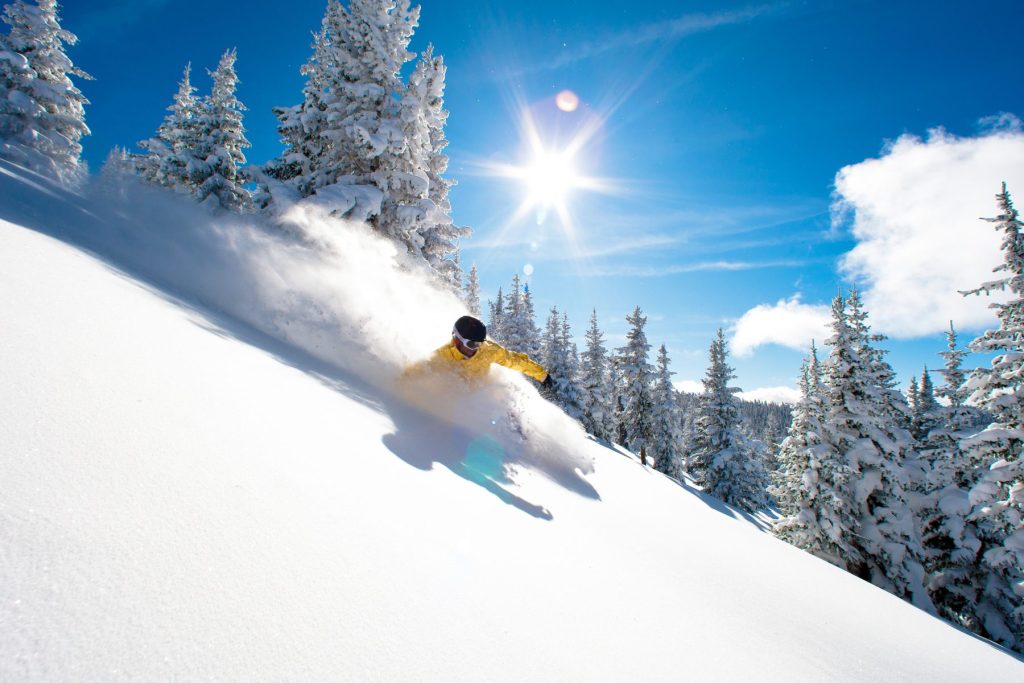 Η καλύτερη δουλειά στον κόσμο: 2 μήνες διακοπές σκι σε 3 ηπείρους με αμοιβή 10.000 δολάρια
