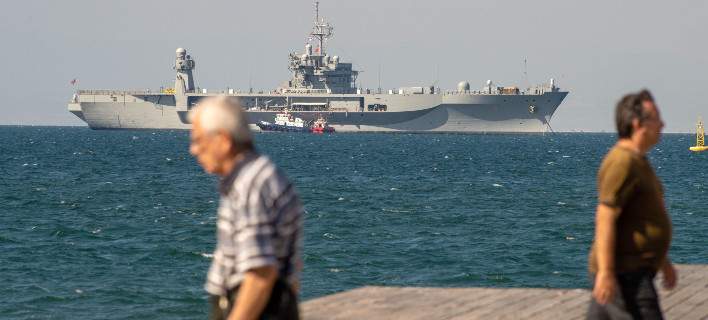ΔΕΘ: Η ναυαρχίδα του 6ου Αμερικανικού Στόλου κοσμεί τον Θερμαϊκό στη Θεσσαλονίκη (φωτό)