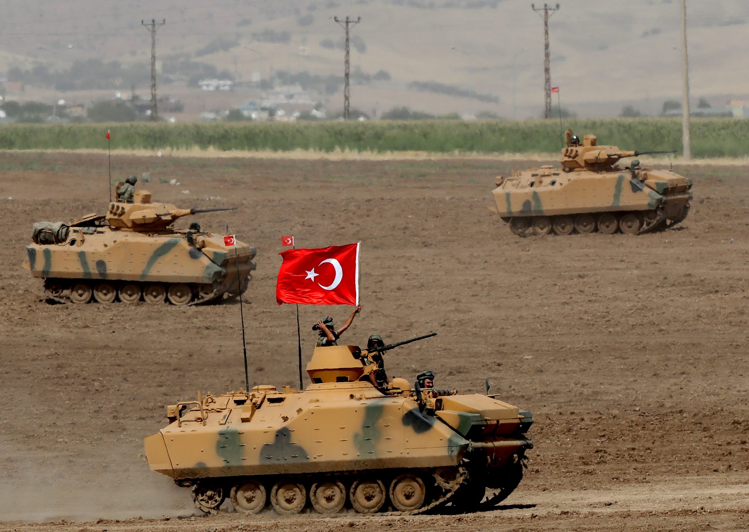 Μετασταθμεύσεις τουρκικών στρατευμάτων στην Συρία – 30.000 μεταφέρθηκαν σε Αφρίν & Μάνμπιτζ – Κυκλώθηκε η Ιντλίμπ