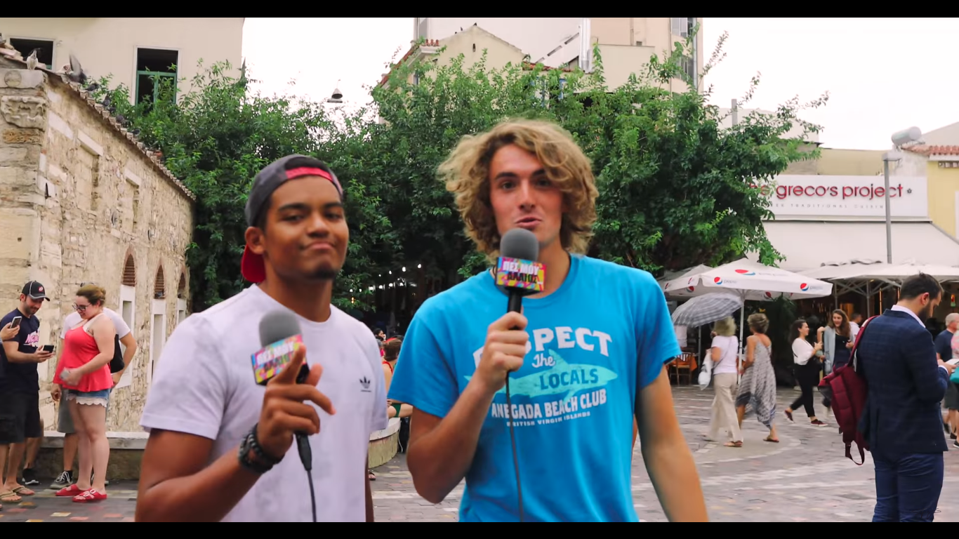 Ο Τσιτσιπάς έγινε youtuber και «ψαρώνει» κόσμο στο Μοναστηράκι (βίντεο)