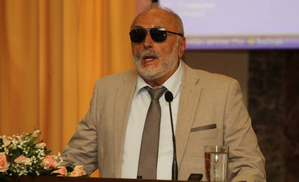 Κουρουμπλής όπως ο…Άκης – Το ζεϊμπέκικο σε γάμο (βίντεο)