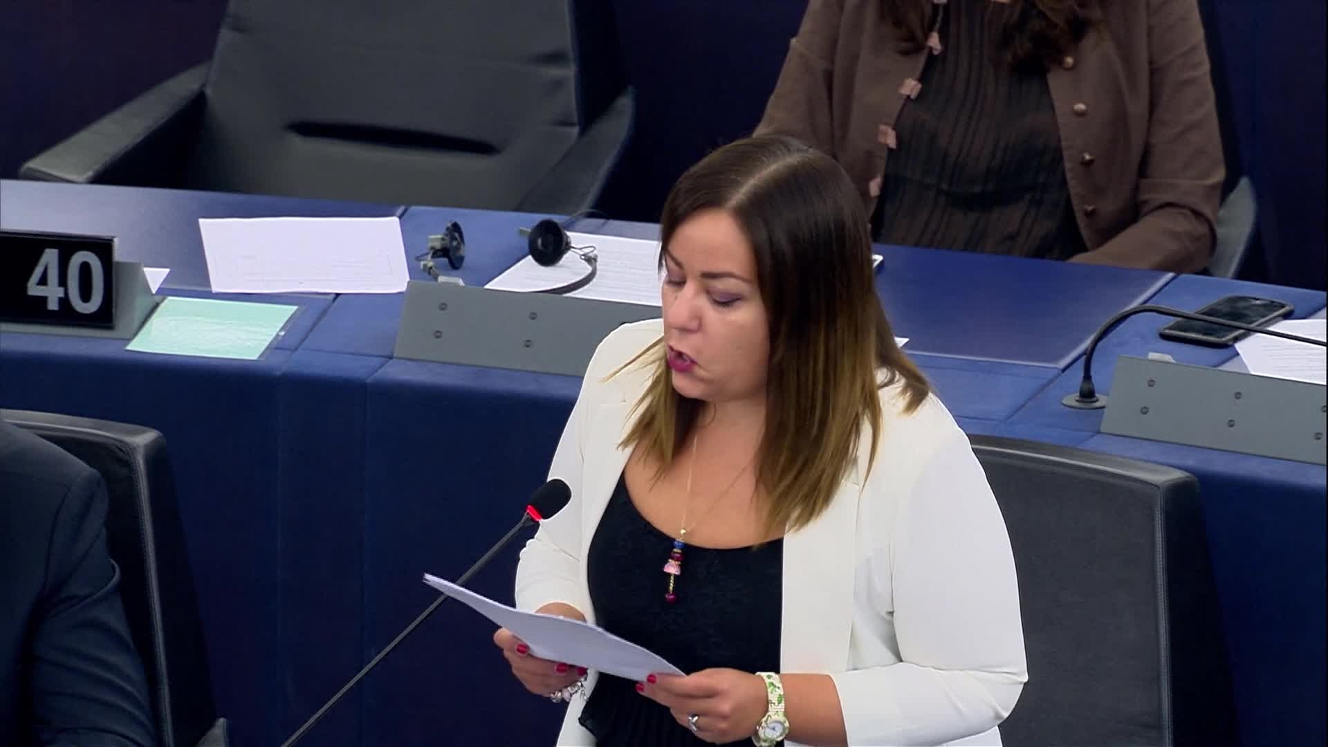 Ιταλίδα ευρωβουλευτής κατά Τσίπρα: «Προδώσατε τον λαό σας και τον οδηγήσατε στη φτωχοποίηση» (βίντεο)