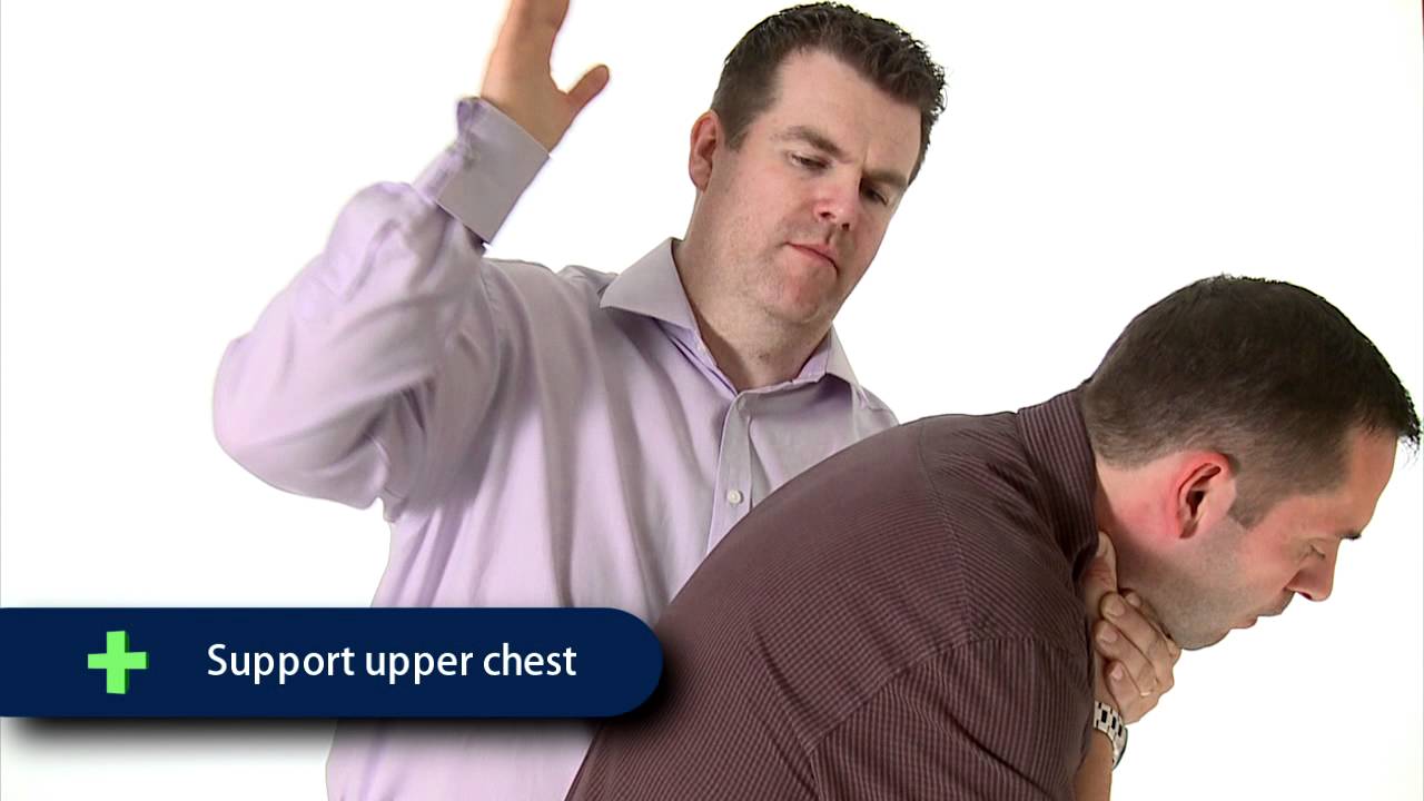 Πνιγμός: Τι να κάνετε αν σας «κάτσει» κάτι στον λαιμό (βίντεο)