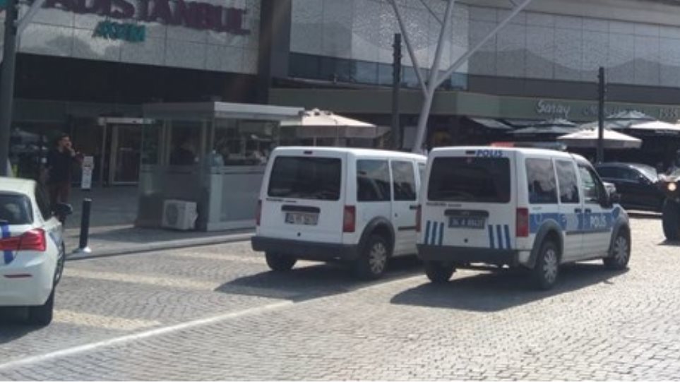 Kωνσταντινούπολη: Συναγερμός για ένοπλο άνδρα που εισέβαλε σε εμπορικό