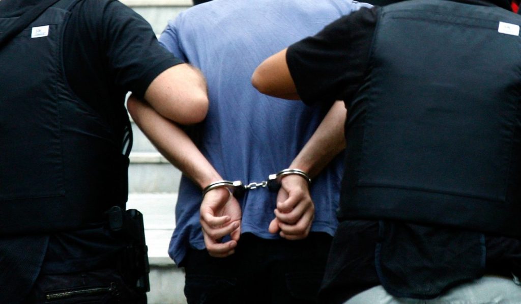 Βέροια: Συνελήφθησαν έξι «Ιντιάνα Τζόουνς» ψάχνοντας θησαυρό (βίντεο, φωτό)