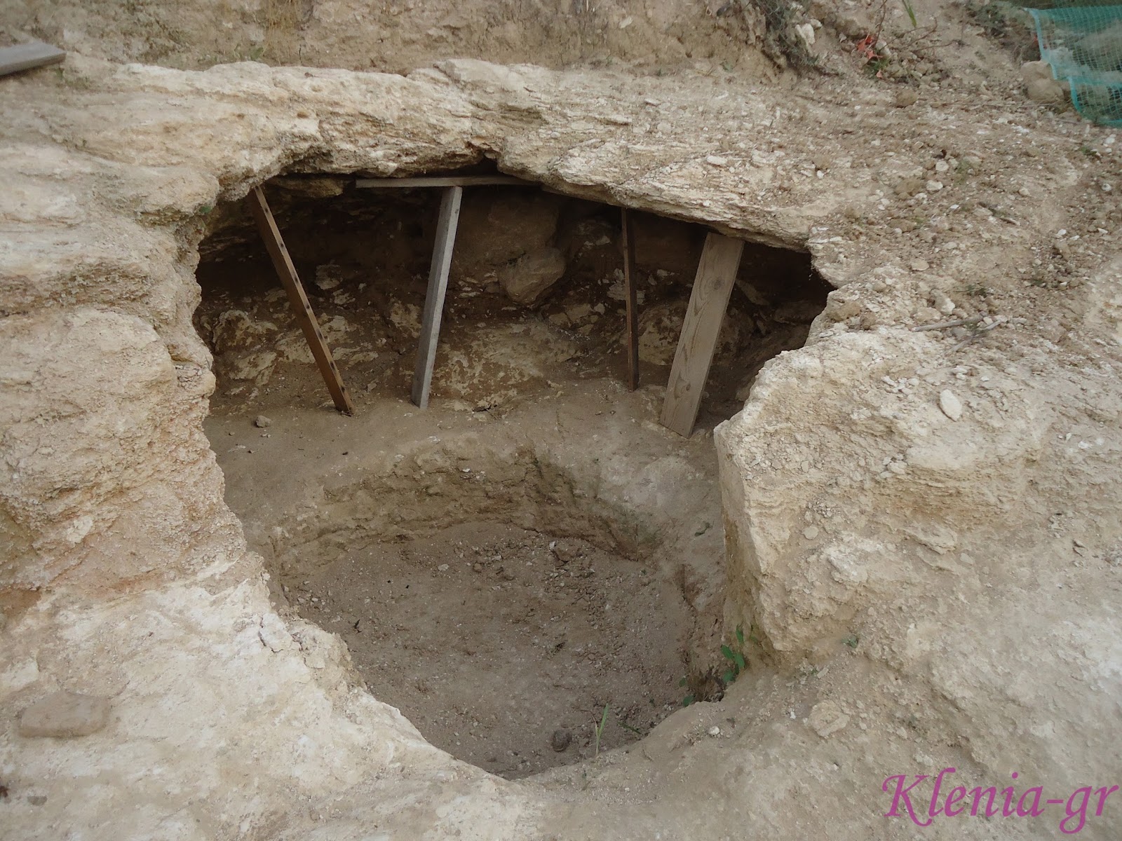 Βρήκαν κατάλοιπα αρχαίων τάφων στην Κρήτη -Αγγεία και δόρατα σε άριστη κατάσταση (φωτο)