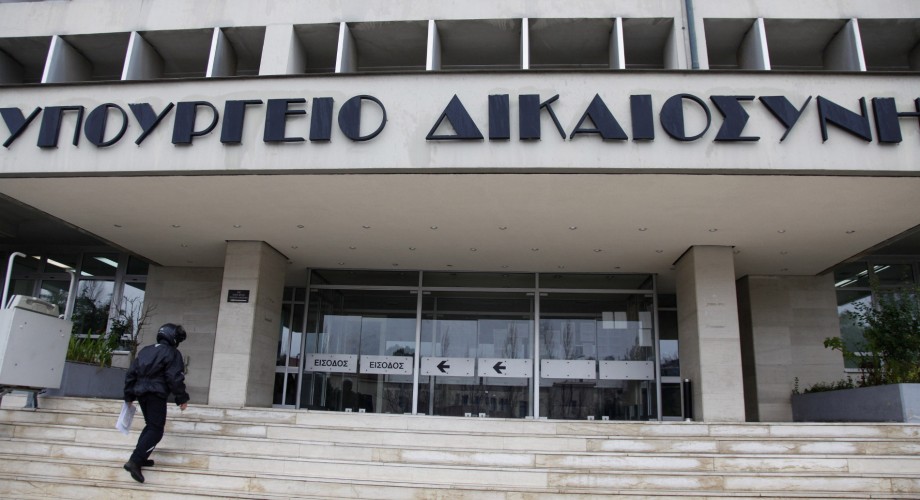 Το υπ. Δικαιοσύνης σε ρόλο γραφείου τύπου του ΣΥΡΙΖΑ απαντάει για τη δίωξη στο «Φιλελεύθερο»