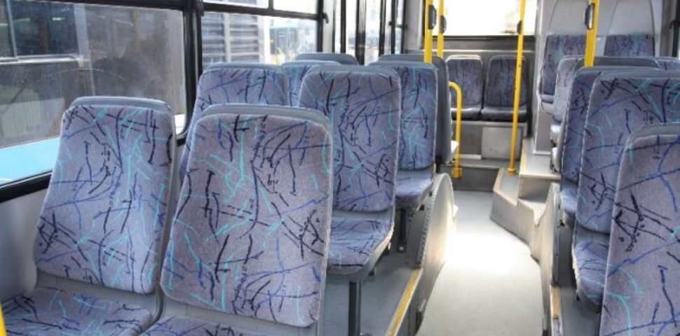 Απίστευτο – Γνωρίζατε γιατί τα καθίσματα των λεωφορείων έχουν αυτά τα πολύχρωμα σχέδια;