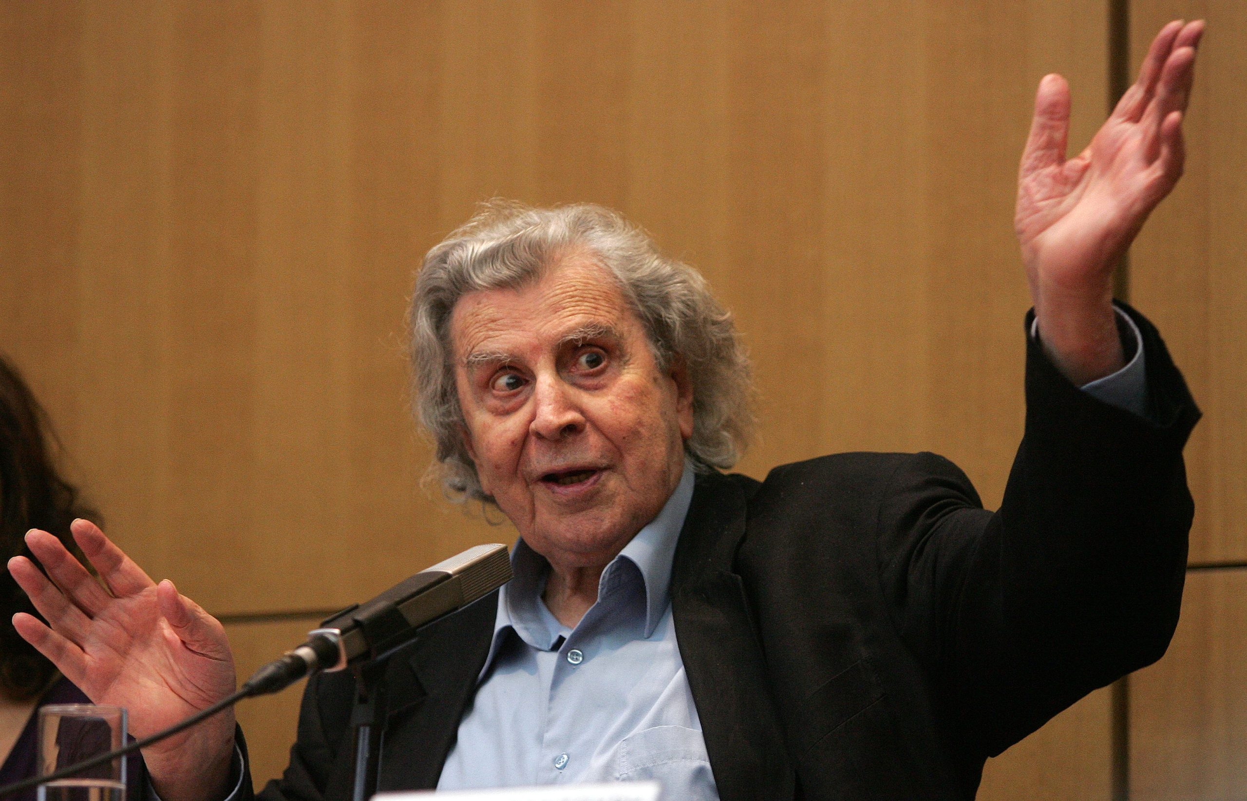 Μίκης Θεοδωράκης: «Εκποιείται ο πολιτιστικός  μας πλούτος- Έχουμε εκχωρήσει την εθνική μας αυτοτέλεια»