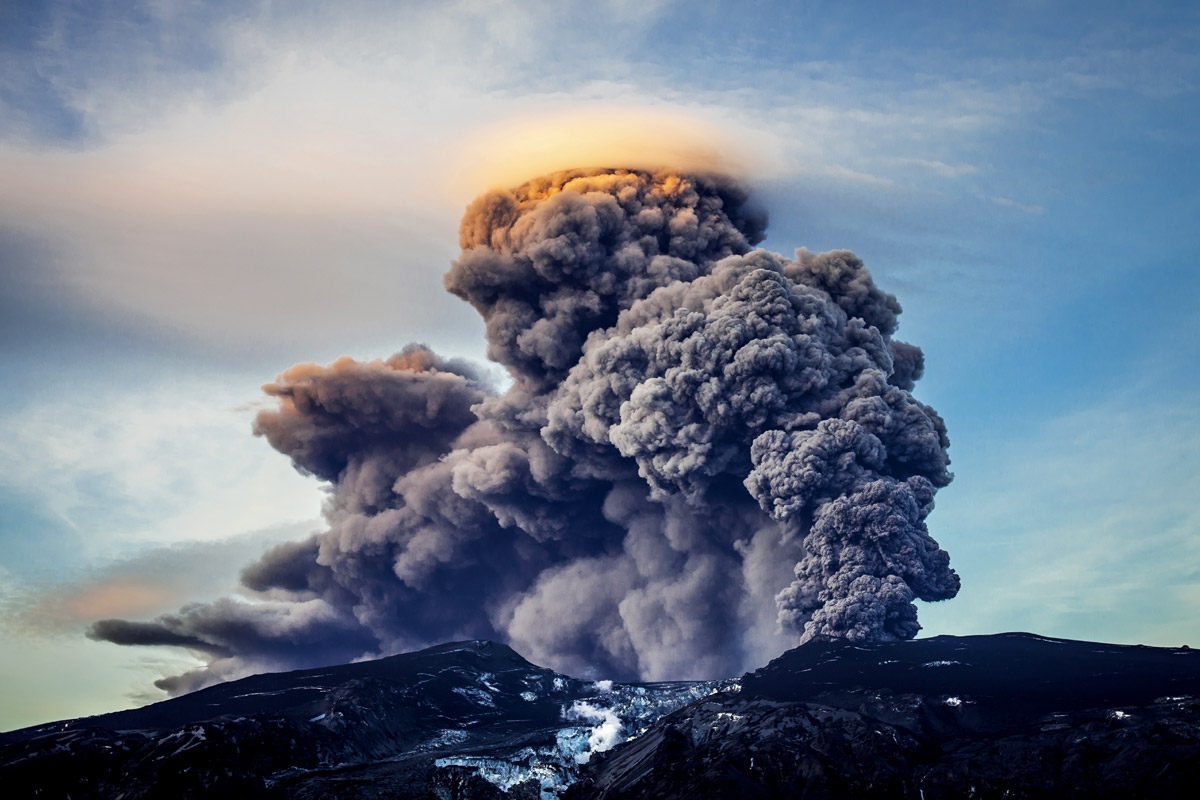 Κρούουν των κώδωνα κινδύνου οι επιστήμονες: Κρυμμένο ηφαίστειο μέσα σε παγετώνα!