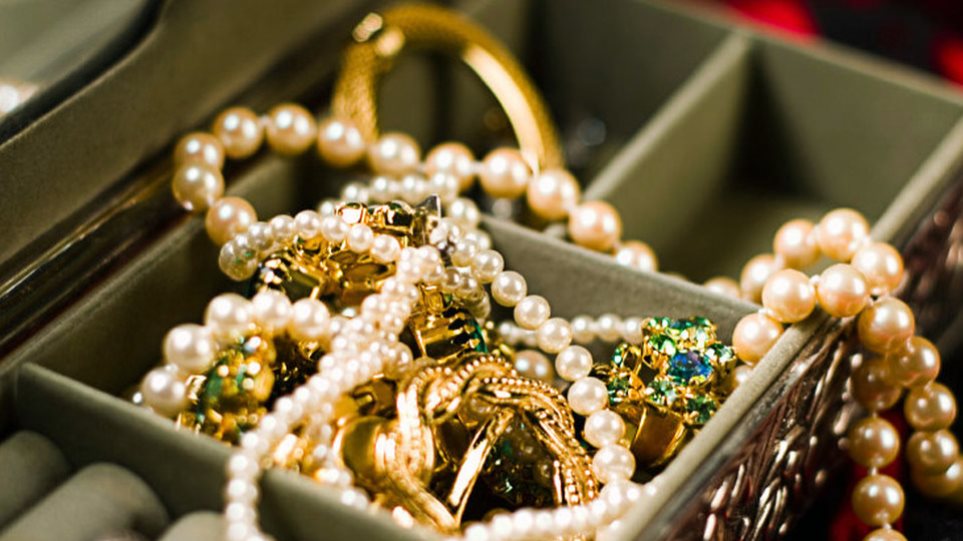Θεσσαλονίκη: Άρπαξε κοσμήματα 70.000 ευρώ και τα πούλησε σε ενεχυροδανειστήριο
