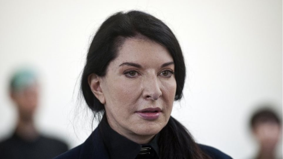 Η περφόρμερ Μαρίνα Αμπράμοβιτς δέχτηκε επίθεση με το… πορτραίτο της στη Φλωρεντία! (βίντεο)