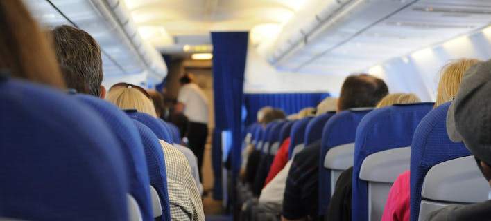Αυτό είναι το πιο ενοχλητικό πράγμα πού κάνουνε οι επιβάτες στο αεροπλάνο (βίντεο)