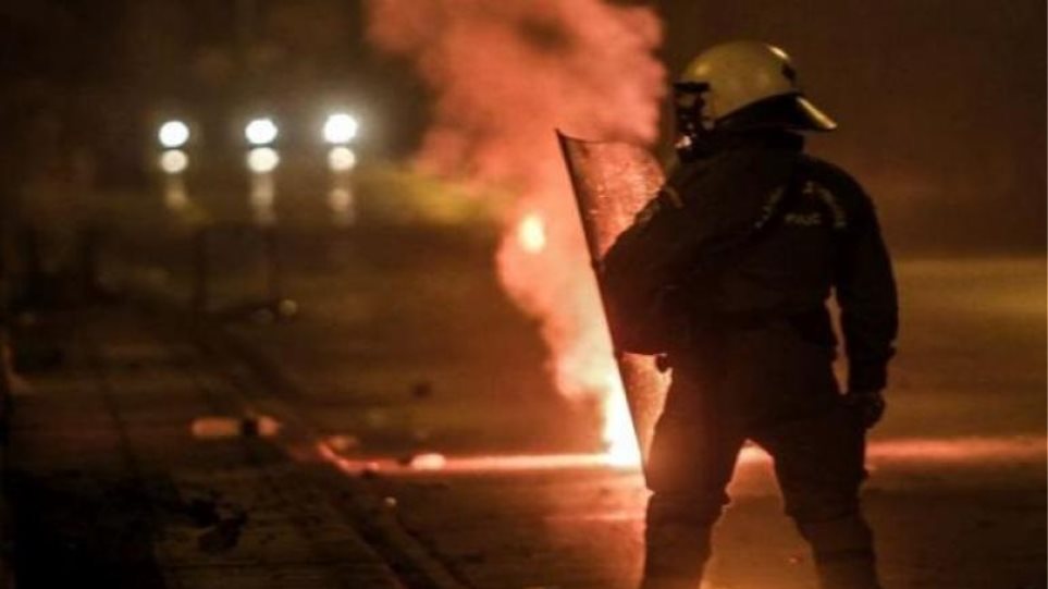 Σοβαρά επεισόδια για το ΧΥΤΑ Λευκίμμης στην Κέρκυρα – Φωτιές και εκρήξεις (φώτο)