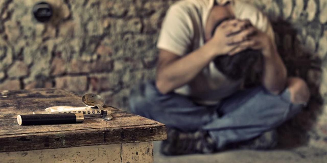 Ο εθισμός στα ναρκωτικά σχετίζεται (και) με έναν αρχαίο ιό σύμφωνα με Έλληνες επιστήμονες