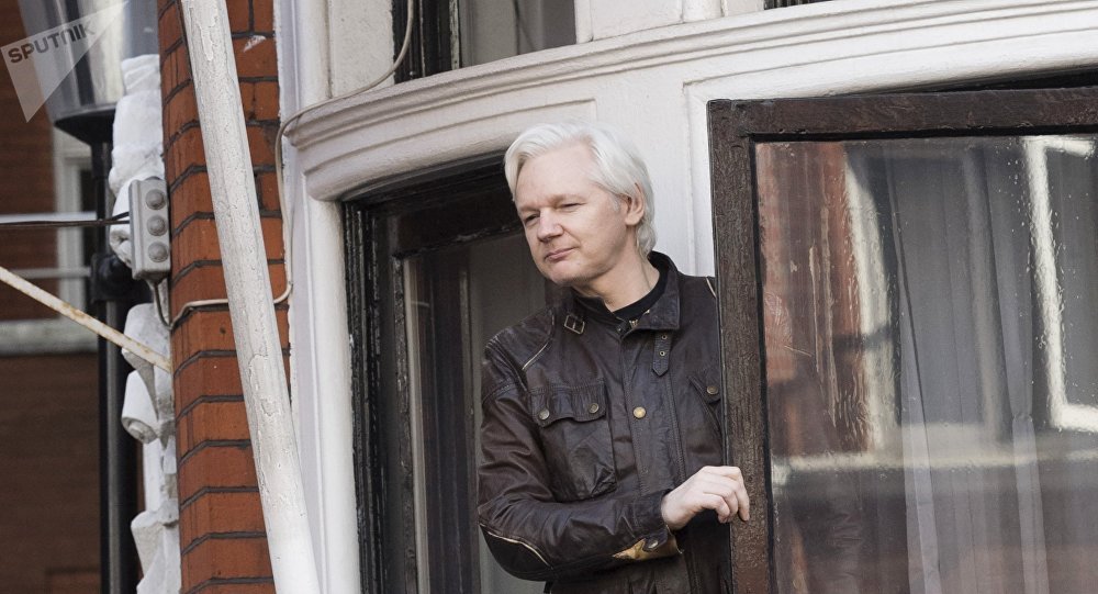 Αποχώρησε από την αρχισυνταξία των WikiLeaks ο Τζούλιαν Ασάνζ