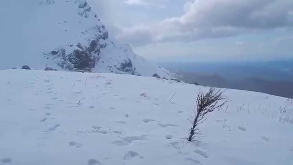 Χιονοθύελλα στον Παρνασσό μες στον Σεπτέμβρη – Δείτε Βίντεο