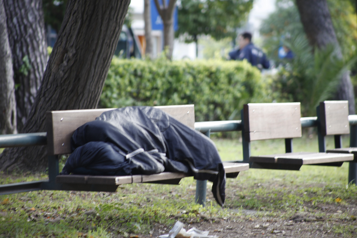 Ο Δήμος Αθηναίων βρίσκει στέγη και εργασία σε αστέγους
