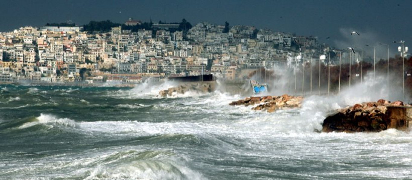 Απαγόρευση απόπλου από τον Πειραιά για Δωδεκάνησα και Κυκλάδες -Ανεμοι 8-10 μποφόρ στο Αιγαίο