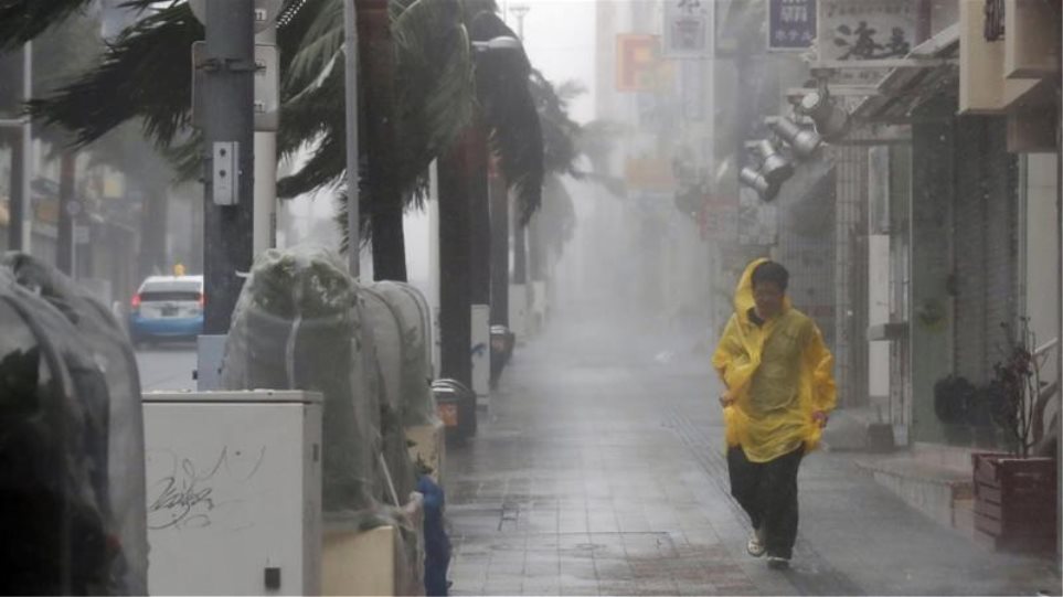 Ο υπερ – τυφώνας «Τράμι» χτύπησε την Οκινάουα της Ιαπωνίας – Τουλάχιστον 17 τραυματίες (βίντεο)