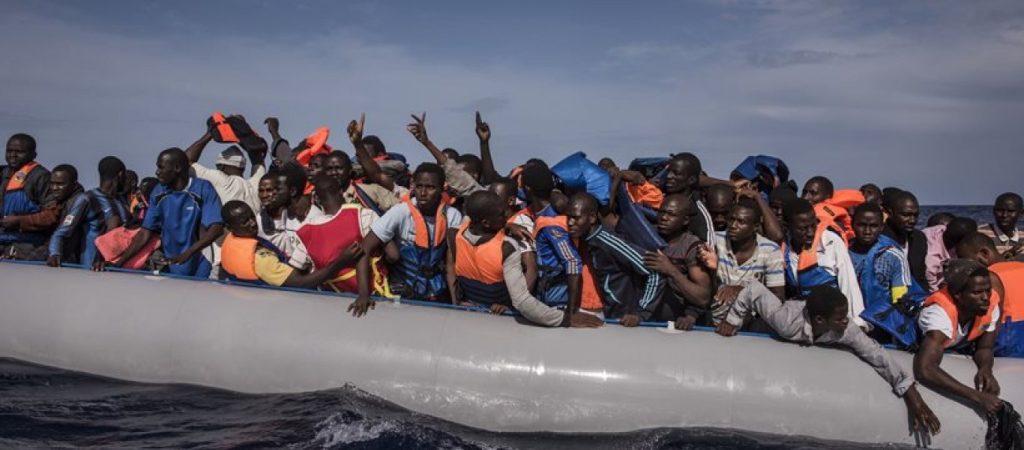 «Eλάτε… χωράνε και άλλοι»: Μεταφέρουν 10.000 αλλοδαπούς από τα νησιά του Α.Αιγαίου σε διαμερίσματα στην ενδοχώρα!