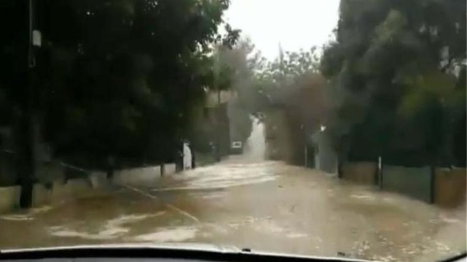 Πλημμύρισαν οι δρόμοι στο Μάτι! (βίντεο)