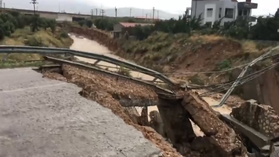 Μέγαρα: Κατέρρευσε γέφυρα από τον κυκλώνα (βίντεο)