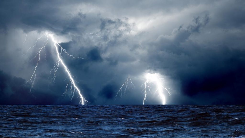 Η «ουρά» του κυκλώνα κτυπά αυτή την στιγμή τα νότια προάστια – Σφοδρή καταιγίδα