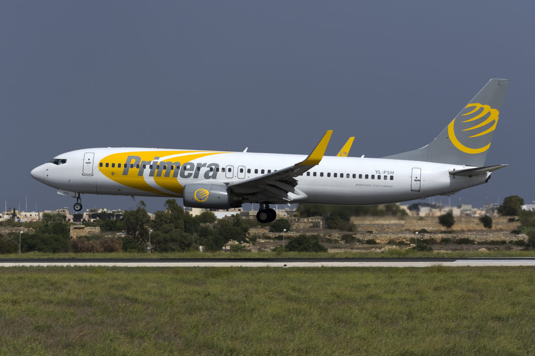 Η Primera Air άφησε 400 τουρίστες στα Χανιά μετά την πτώχευση της