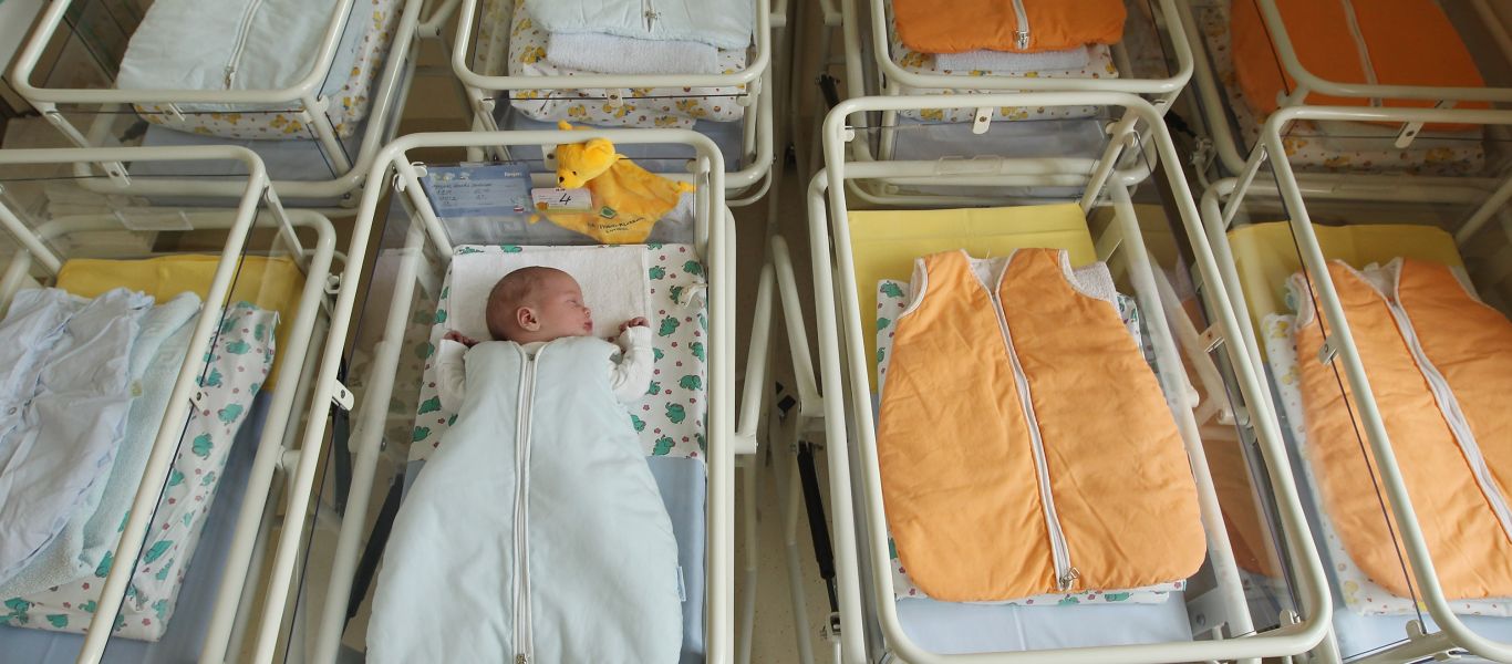 Υπογεννητικότητα στην Ελλάδα: Εξαφανίζονται οι Έλληνες αλλά έχουμε και 250.000  αμβλώσεις το χρόνο!