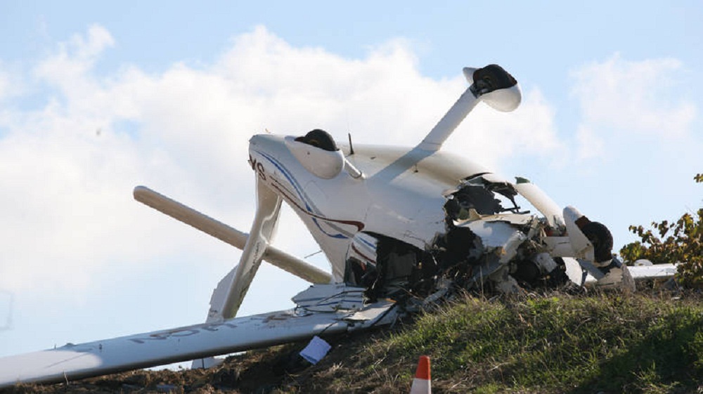 Εφιάλτης στον αέρα: Η πτώση μονοκινητήριου αεροπλάνου μέσα από το πιλοτήριο (βίντεο)