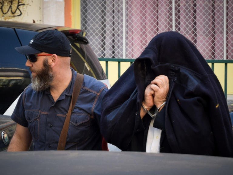 Οι αποκαλυπτικοί διάλογοι του καθηγητή «Φακελάκη» με τις φοιτήτριες του