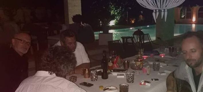 Την ώρα που «παίζεται» η Μακεδονία ο Καμμένος γλεντάει (φωτο)