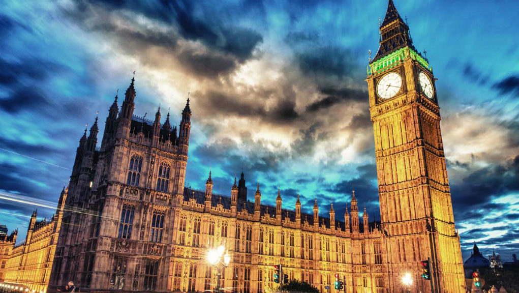 «Ναός της ακολασίας» το Βρετανικό κοινοβούλιο – Σοκαριστικά ευρήματα από καθαρίστριες