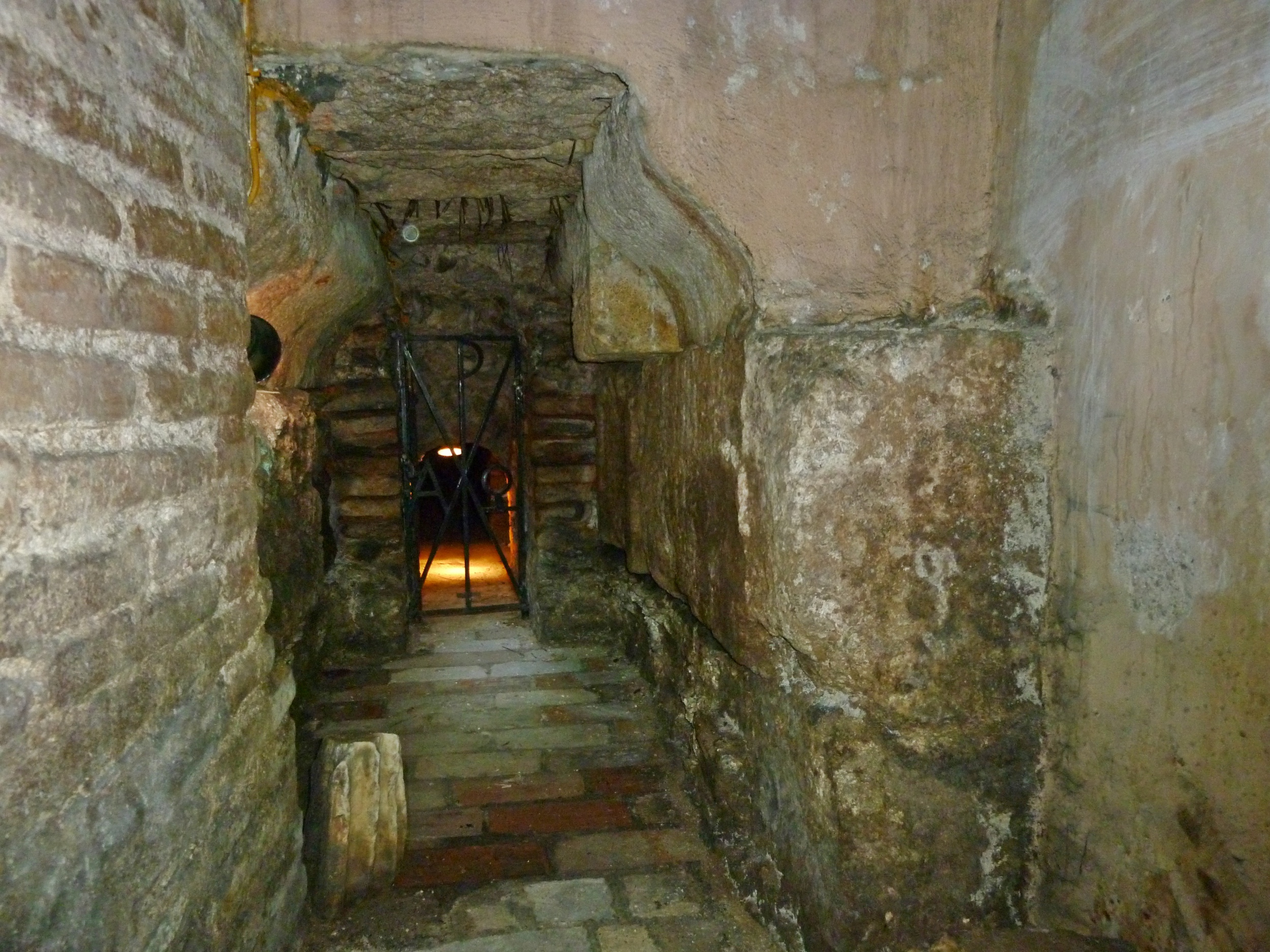 Yπόγειες στοές επιβίωσης: Τα αμέτρητα καταφύγια της Ελλάδας που κανείς δεν γνωρίζει (βίντεο)