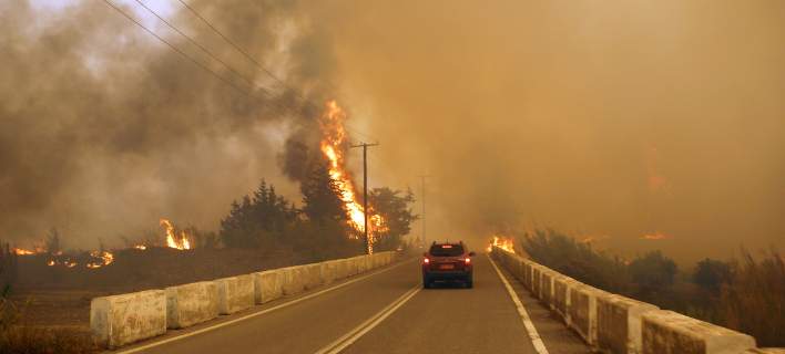 Συναγερμός στην Κέρκυρα: Εκκενώνεται ο οικισμός Βίγγλα λόγω μεγάλης πυρκαγιάς