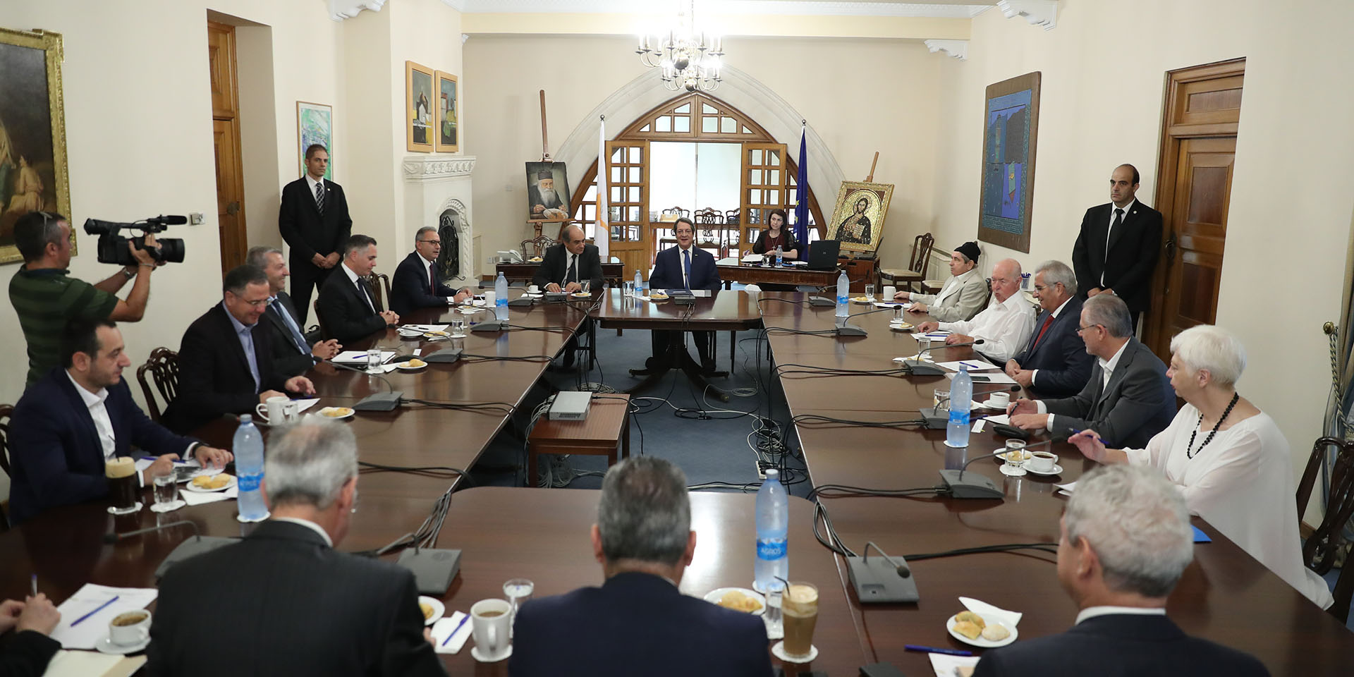 Κυπριακό ώρα μηδέν: Eξετάζουν «χαλαρή Ομοσπονδία» και στο βάθος λύση δύο κρατών – Αγκυρα: «Τελειώνει το στάτους κβο»