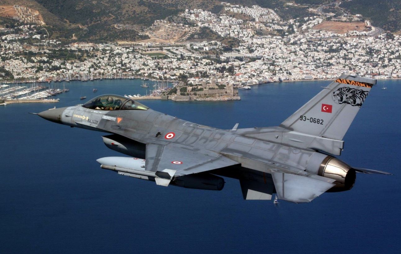 Tουρκικά F-16 έκαναν εικονικό βομβαρδισμό στη νήσο Παναγιά στις Οινούσσες