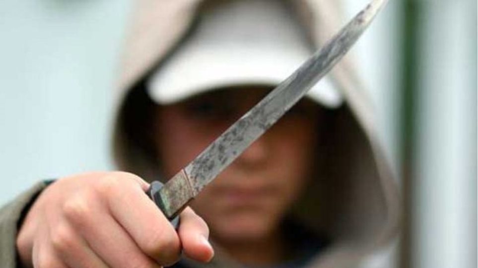 Μαθητής γυμνασίου έριξε κουτουλιά σε καθηγήτρια και την απείλησε με μαχαίρι!