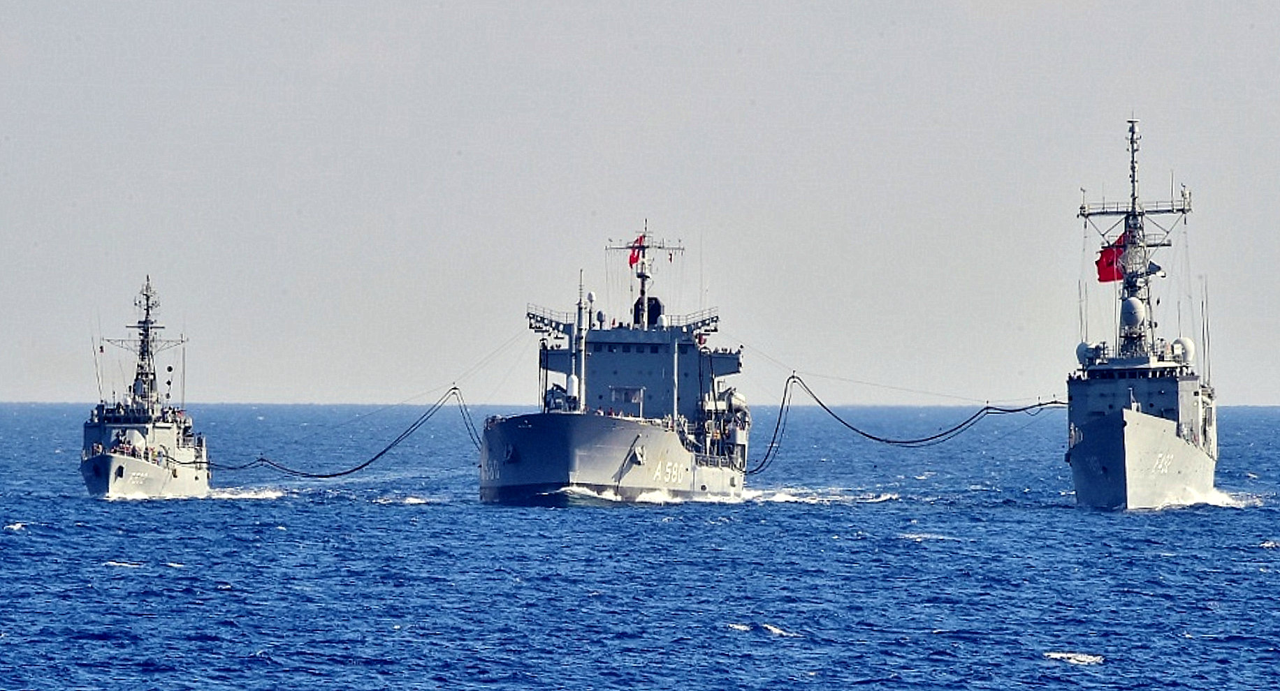 Απλώνεται το τουρκικό Ναυτικό μεταξύ Ρόδου & Κύπρου – Δεκάδες πλοία & αεροσκάφη ηλεκτρονικού πολέμου σε εκπαίδευση μάχης