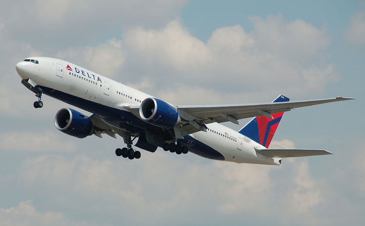 Ομοφυλοφιλικές περιπτύξεις εντός αεροπλάνου της Delta Airlines – Απολύθηκε ο αεροσυνοδός