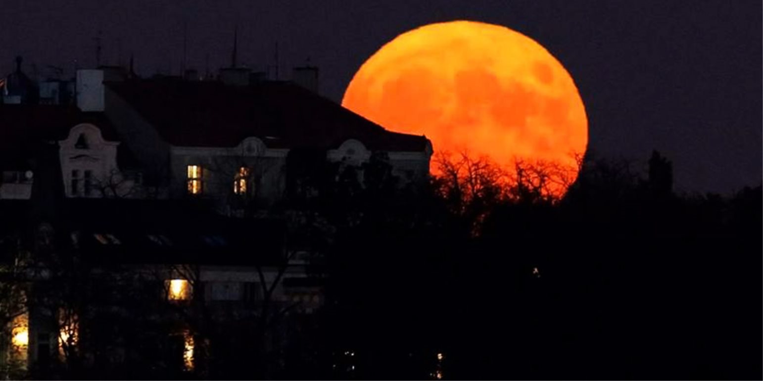 Πόλη της Κίνας θέλει να δημιουργήσει τεχνητό φεγγάρι για να… αντικαταστήσει τα φώτα των δρόμων (φωτο)