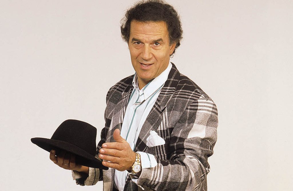 Νίκος Παπαναστασίου: Ο «Παπα-Σούζας» και ο «Λαλάκης ο εισαγόμενος» που στιγμάτισε την γενιά του ’80 (φωτό, βίντεο)