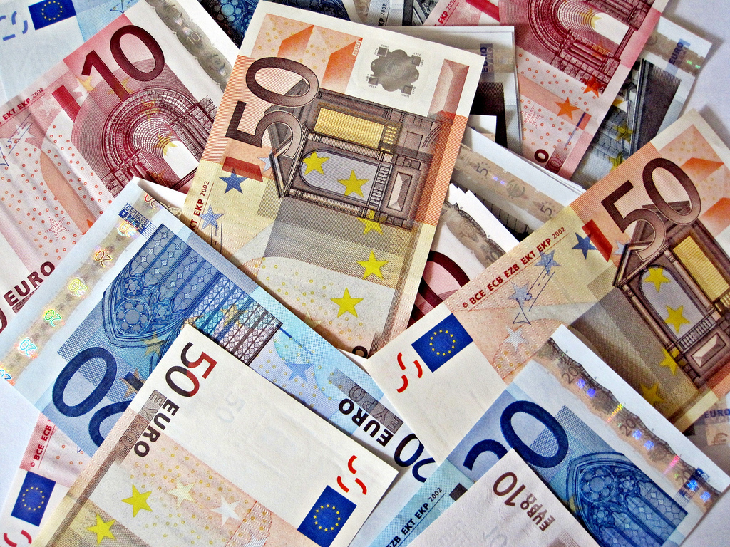 «Για τα ευρώ τα κάνεις όλα»: Τάζουν σε Σκοπιανούς βουλευτές από 250.000 έως 2 εκατ.€ για να ψηφίσουν την αναθεώρηση!